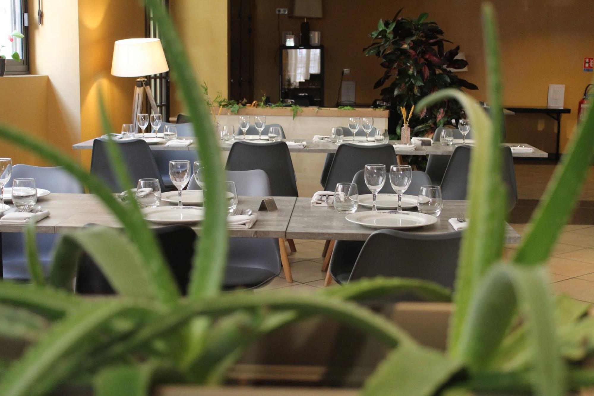 Logis Hotel Le Commerce Navarrenx Экстерьер фото