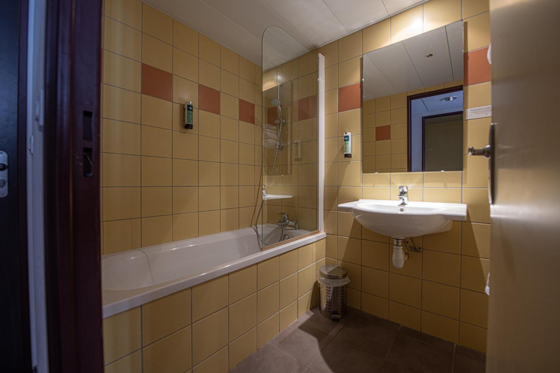 Logis Hotel Le Commerce Navarrenx Экстерьер фото